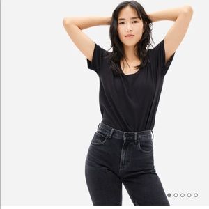 Everlane Air scoop neck tee in black